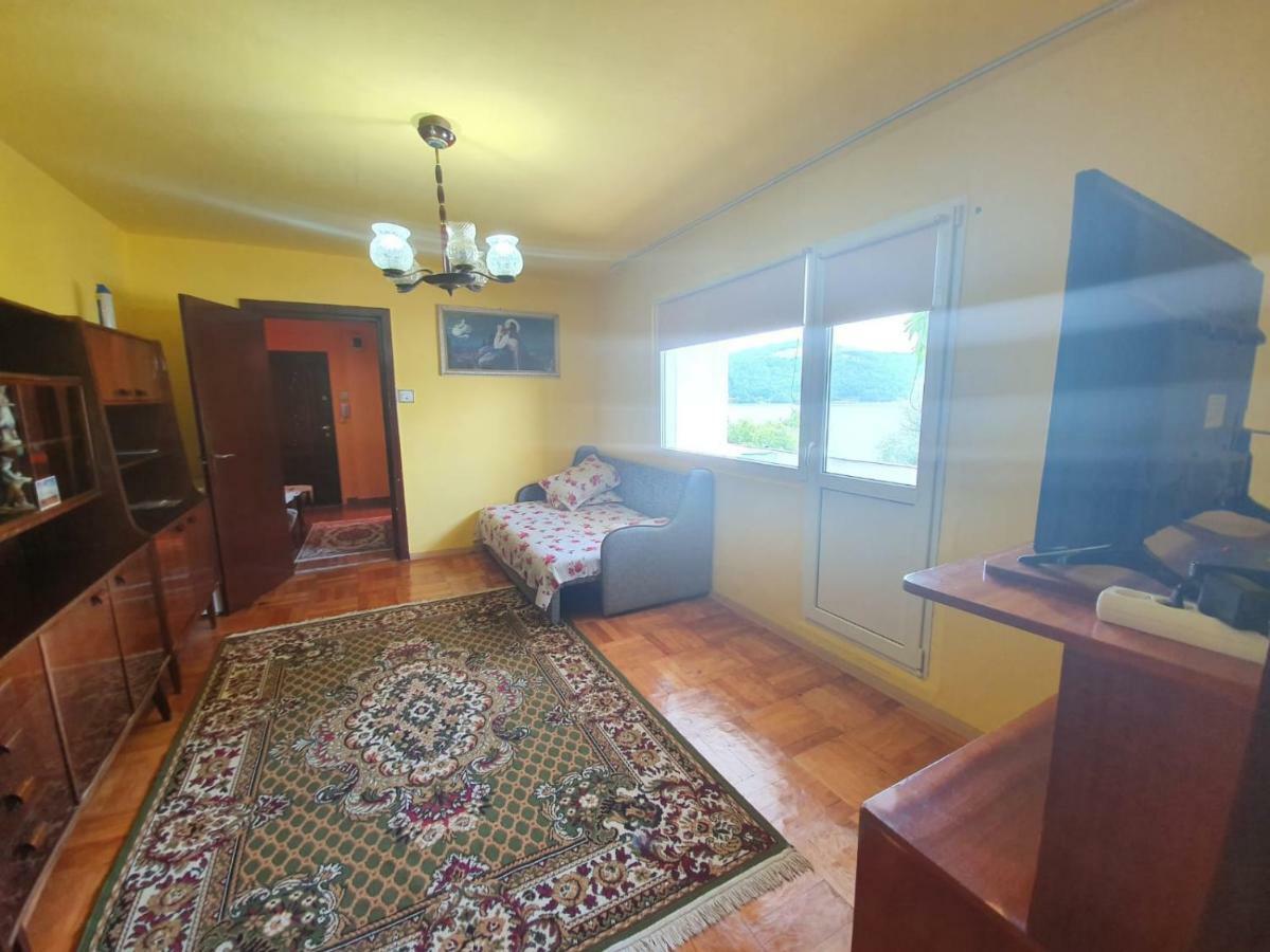 Apartamento Apartament Denis Orşova Exterior foto